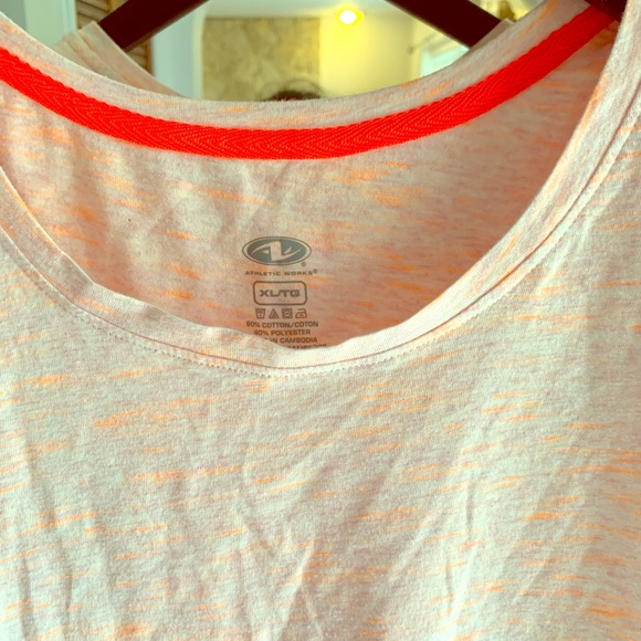 3/$30🤩Peach open back yoga tank - Picture 3 of 3